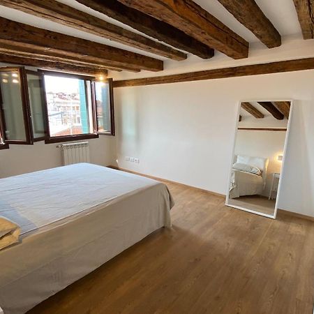 Rooftop 3999 Venesia Bagian luar foto
