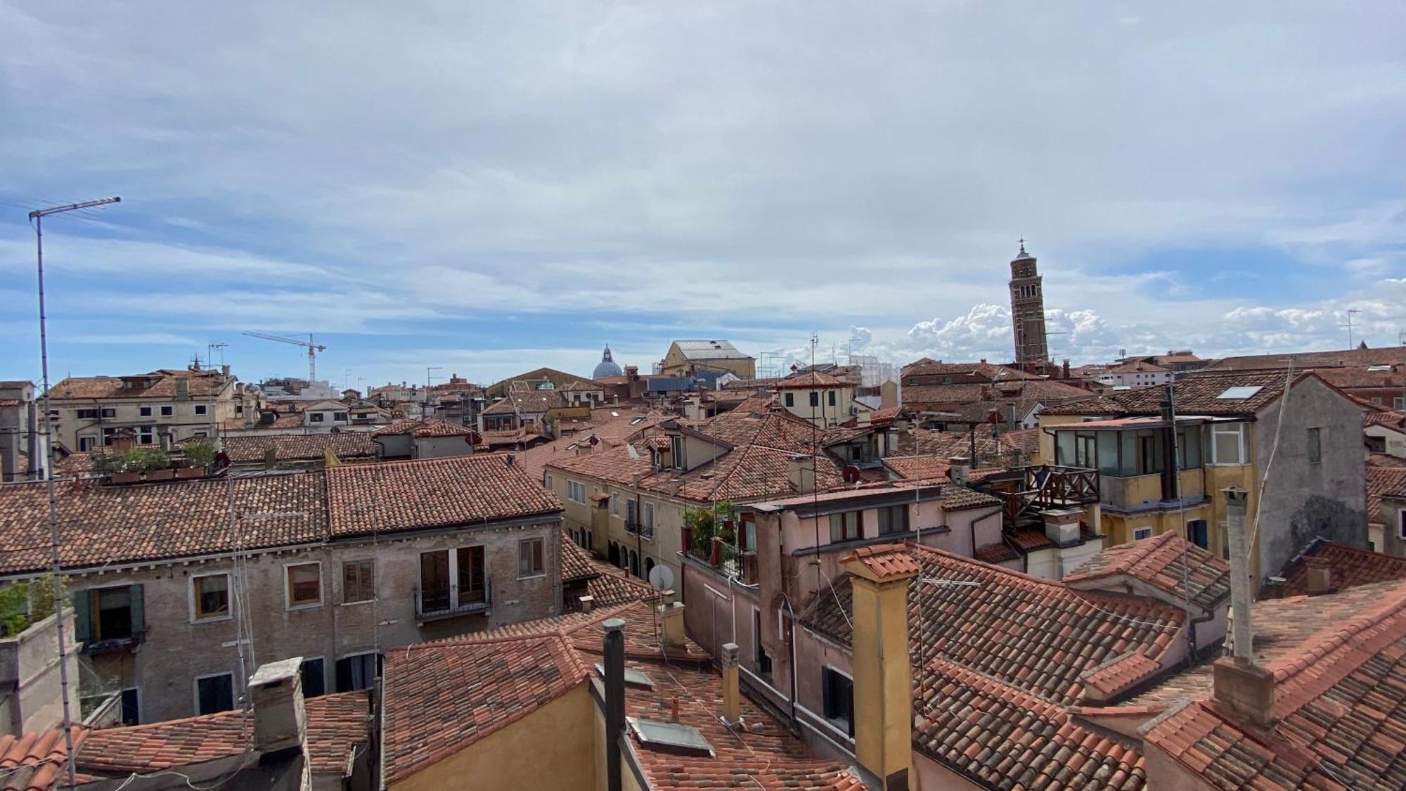 Rooftop 3999 Venesia Bagian luar foto